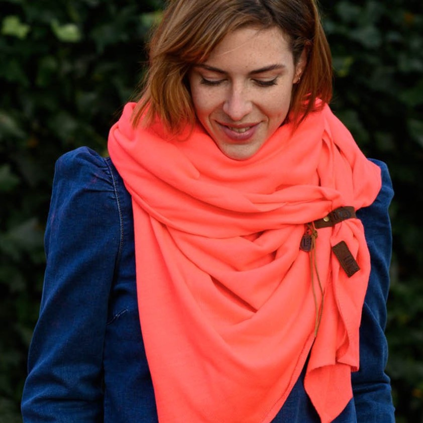 Heerlijke omslagdoek (sjaal) van dunne zachte stof in prachtige kleuren Tijdelijk uitverkocht - Neon Oranje